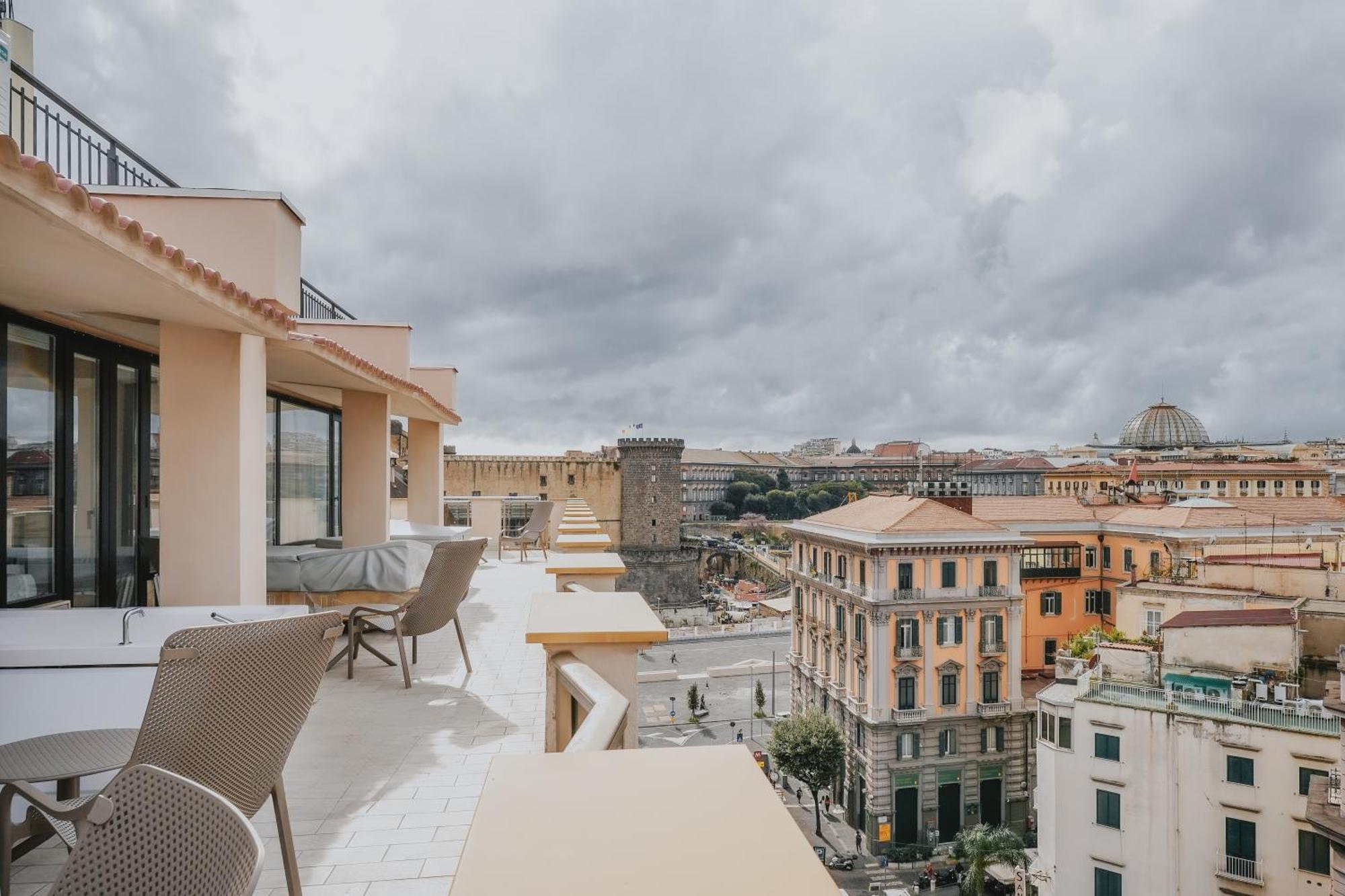 Poetica Boutique Sky 4* Napels